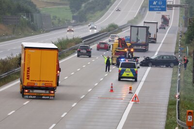 Erneut Unfall auf der A4: PKW kollidiert mit Leitplanke - Am 2. August gegen 6.45 Uhr ereignete sich auf der A4 zwischen Hohenstein-Ernstthal und Glauchau Ost ein Verkehrsunfall. Foto: Andreas Kretschel