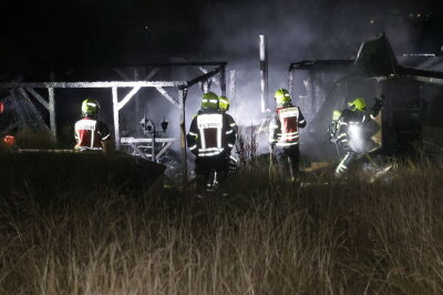 Erneuter Laubenbrand in Chemnitz: Brandstiftung im Verdacht - Unbekannte Brandursache: Gartenlaube vollständig zerstört. Foto: Jan Härtel