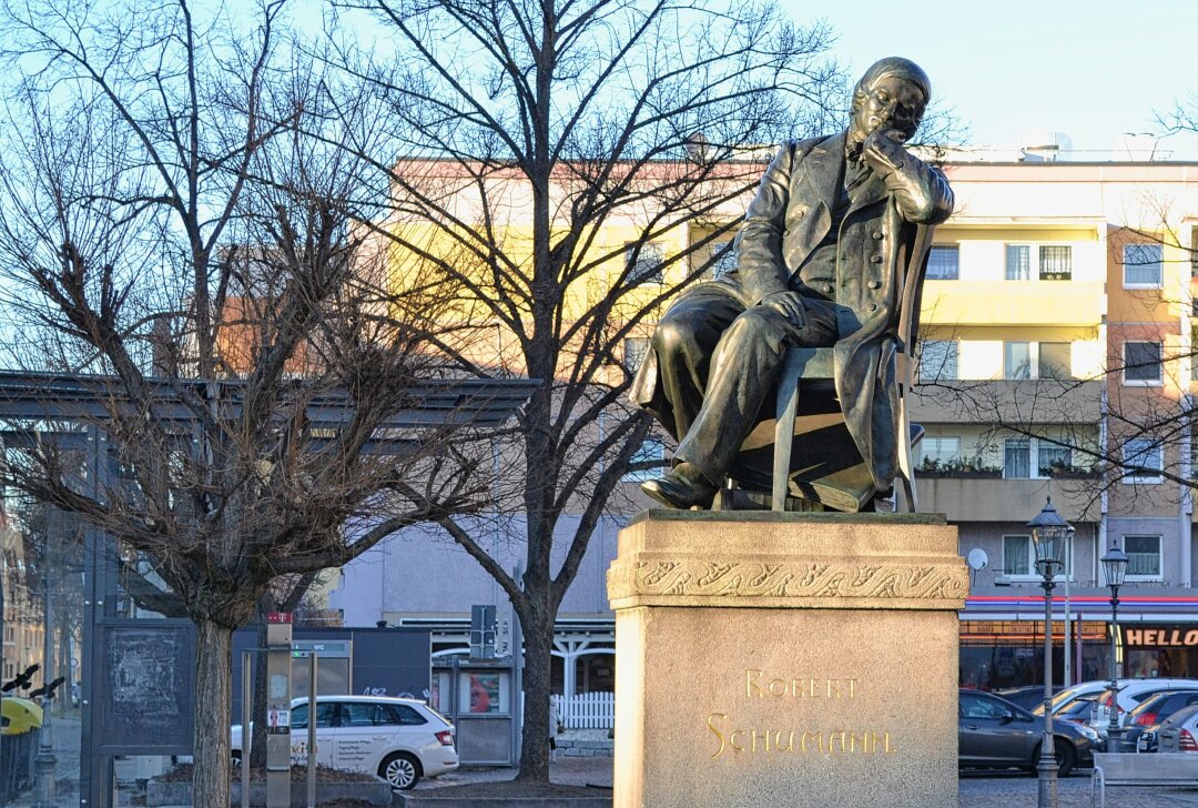 Eröffnungsveranstaltung von ,,Tag des offenen Denkmals" in Rötha - Zwickau, Robert-Schumann-Denkmal. Foto: Jürgen Sorge