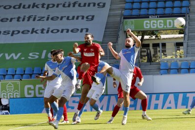 Erst Pech, dann Glück: CFC bleibt weiter ohne Heimsieg - . Damals siegten die Berliner auf dem Ernst-Reuter-Sportfeld mit 1:0, heute wollten trotz dreier Aluminiumtreffer jedoch keine Tore fallen. Foto: Harry Härtel