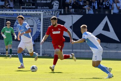 Erst Pech, dann Glück: CFC bleibt weiter ohne Heimsieg - CFC-Trainer Benjamin Duda vertraute im 4-4-2-System, auch mangels Alternativen, dem überwiegend bekannten Personal aus dem Spiel beim BFC. Foto: Harry Härtel