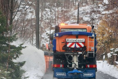 Erst stürmisch, dann kalt - Im Harz rückte bereits der Winterdienst aus. 