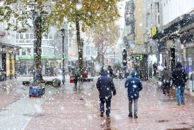 Erst stürmisch, dann kalt - Sogar Hamburg bekam schon etwas Schnee ab.