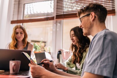 Erste Einblicke: Was ein Orientierungsstudium bringt - Eine aufregende Zeit: Ein Orientierungsstudium kann für die richtige Fachwahl als Wegweiser dienen.