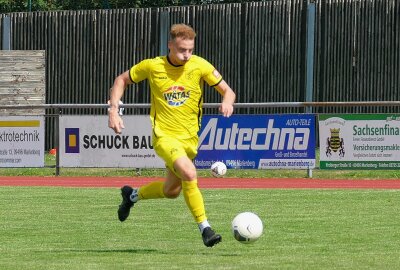 Erste Saisonniederlage für Marienbergs Sachsenliga-Kicker - Trotz der beiden Tore von Tommy Barthold mussten sich die Marienberger beim VfL Pirna-Copitz 3:4 geschlagen geben. Foto: Andreas Bauer