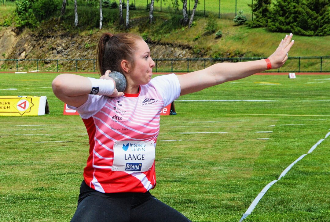 Erzgebirgerin löst Ticket für U-20-Weltmeisterschaft - Freut sich auf die U-20-Weltmeisterschaft in Peru: Kugelstoßerin Jolina Lange vom LV 90 Erzgebirge. Foto: Andreas Bauer