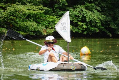 Erzgebirgischer Ingenieur fährt in seiner Badewanne allen davon - Für die Weiße Flotte reichte es nicht zum Sieg. Foto: Andreas Bauer