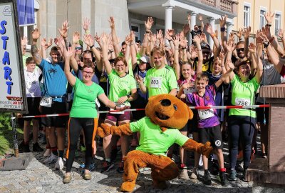 Erzgebirgskrimi-Kommissar mit großem Herz: Kai Scheve unterstützt Hospiz - 13. Hospiz-Spendenlauf - prominenter Gast Erzgebirgskrimikommissar Kai Scheve, Impressionen aus dem Jahr 2023. Foto: Katja Lippmann-Wagner