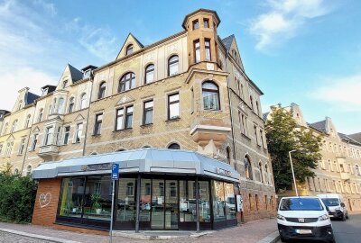 Es ist bereits zu: Diese Bäckerei aus Plauen hat dicht gemacht - Jetzt wird's ganz bitter. Die Bäckerei Pasold hat dicht gemacht. Ein letzter Blick durchs Schaufenster. Foto: Karsten Repert