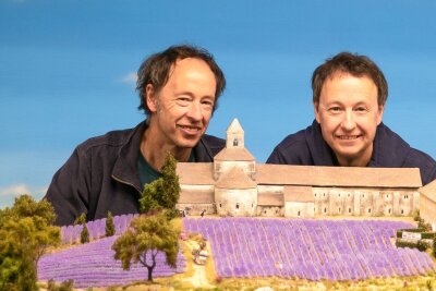 Ethan Coen versucht's jetzt auch alleine: Das sind die Kino-Highlights der Woche - "Hier arbeiten nur Verrückte": Gerrit Braun (links) und sein Bruder Frederik sind die kreativen Köpfe hinter dem berühmten Miniatur Wunderland in Hamburg.