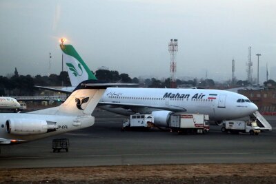 EU verhängt Sanktionen gegen iranische Fluggesellschaften - Dürfen künftig nicht mehr in die EU fliegen: Passagierflugzeuge der iranischen Fluggesellschaft Mahan Air. (Archivbild)