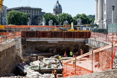 Ewige Baustelle - Rom leidet vor "Heiligem Jahr" - Die Piazza Pia wird vor dem "Heiligen Jahr" 2025 umgebaut.