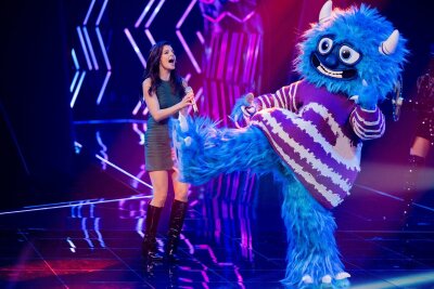 Ex-Handballspieler Pascal Hens bei "Masked Singer" enttarnt - Willi W. überzeugte bei der ersten Runde von "The Masked Singer" - hier mit Jury-Mitglied Yvonne Catterfeld - nur bedingt. 