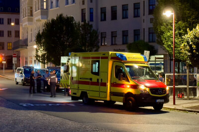 Fahrerflucht nach Auseinandersetzung auf Auer Postplatz: Polizei sucht Zeugen - Auseinandersetzung am Auer Postplatz: Fußgänger schwer verletzt.