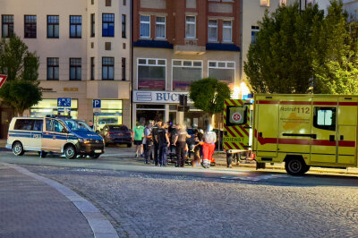 Fahrerflucht nach Auseinandersetzung auf Auer Postplatz: Polizei sucht Zeugen - Auseinandersetzung am Auer Postplatz: Fußgänger schwer verletzt.