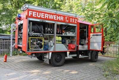 Fahrerin kommt in Gegenverkehr: Kollision mit entgegenkommendem Auto - Am Sonntagabend kurz vor 18 Uhr kam es zu einem schweren Unfall, bei dem zwei Autos miteinander kollidierten. Foto: Niko Mutschmann