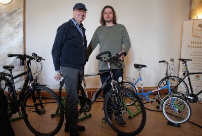 Fahrradkino Chemnitz begeistert im Freiberger Brauhof - Rechts steht Martin vom Fahrradkino Chemnitz e.V. Foto: Renate Fischer