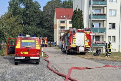 Falkenau: Feuerwehr löscht Brand in Mehrfamilienhaus - Die Höhe des Sachschadens ist noch nicht bekannt. Foto: Knut Berger