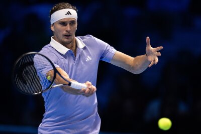 Famoser Zverev witzelt: "Deshalb nicht Nummer 1" - Alexander Zverev spielt am Samstag bei den ATP Finals um den Einzug ins Endspiel.