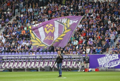 Fanmarsch, Verabschiedung und eine Punktemarke: So läuft das Veilchen-Ligafinale - Das Sachsenderby lockte zahlreiche Fans in Stadion. Foto: Katja Lippmann-Wagner