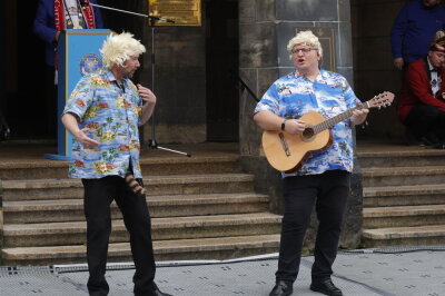 Faschingsauftakt in Chemnitz: Oberbürgermeister übergibt Schlüssel an Narren - Es wurde ein kleines Programm vor dem Rathaus aufgeführt. Foto: Harry Härtel