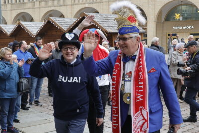 Faschingsauftakt in Chemnitz: Oberbürgermeister übergibt Schlüssel an Narren - Auch der Oberbürgermeister war dabei. Foto: Harry Härtel