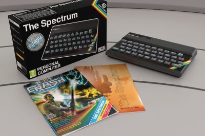 Fast schon Weihnachten: Die Spiele-Highlights des Monats November - Retro Games - der Name ist Programm. Nach C64 und Amiga lässt das Unternehmen mit "The Spectrum" einen weiteren Heimkonsolen-Klassiker wiederauferstehen: Vorbild für die Mini-Konsole ist der Sinclair ZX Spectrum mit seinem ikonischen Regenbogen-Muster. 48 Spiele sind vorinstalliert, weitere können per USB-Stick installiert werden. Ab 22. November.