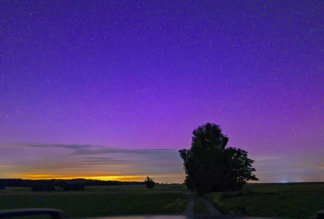 Faszinierende Nacht in Sachsen: Polarlichter am Nachthimmel - Am Sonntagabend waren besondere Polarlichter über Sachsen zu sehen. Foto: Andreas Kretschel