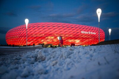 FC Bayern mit Neuer gegen Augsburg - Der FC Bayern empfängt de FC Augsburg.