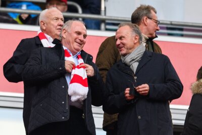 FC Bayern verlängert Vertrag von Vorstandschef Dreesen - Das Wort von Uli Hoeneß (l) und Karl-Heinz Rummenigge (r) hat im Aufsichtsrat großes Gewicht.