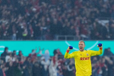 FC-Coach Struber: Keine klare Aussage zur Torwartfrage - FC-Keeper Schwäbe hat wieder Grund zum Feiern. 