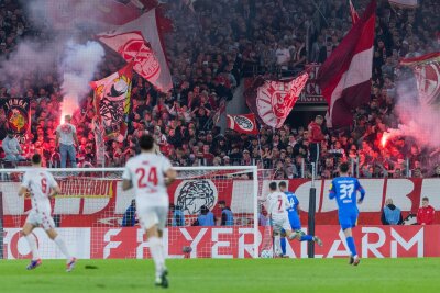 FC-Erfolg: Krisenclub wirft Erstligist Kiel aus dem Pokal - Aufsteiger Kiel wird im Pokal zum Aufbaugegner für den 1. FC Köln.