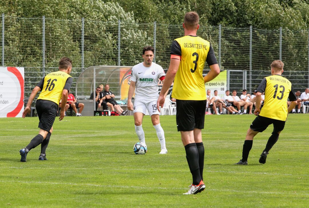 FC Erzgebirge Aue: Last-Minute-Infos zum Spiel gegen Borussia Dortmund - Gegen Schwarz-Gelbe hat der FC Erzgebirge Aue in dieser Saisonvorbereitung bereits gespielt: Gegen den Oelsnitzer FC. Foto: Katja Lippmann-Wagner