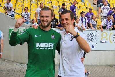 FC Erzgebirge Aue weiterhin ungeschlagen: Bär ballert Aue an die Tabellenspitze zurück - Tim Kips und Martin Männel nachdem Auswärtssieg in Aachen. Foto: Alexander Gerber