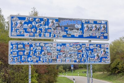 FC Hansa Rostock-Fans im Verdacht: Vandalismus und Brandstiftung auf A72-Parkplatz - Hansa-Fans haben mutmaßlich eine Raststätte verunstaltet. Foto: Bernd März