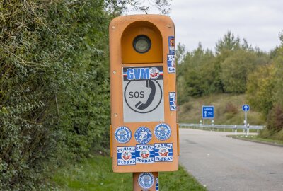 FC Hansa Rostock-Fans im Verdacht: Vandalismus und Brandstiftung auf A72-Parkplatz - Hansa-Fans haben mutmaßlich eine Raststätte verunstaltet. Foto: Bernd März