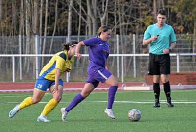 FCE-Frauen holen Heimsieg gegen Heidenau - Die FCE-Frauen - am Ball Michelle Albrecht - haben einen klaren Heimsieg gegen den Heidenauer SV eingefahren. Foto: Ramona Schwabe