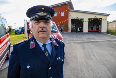 Feierliche Übergabe: Neues Gerätehaus für Feuerwehr Alberoda in Aue - Feierliche Übergabe: Neues Gerätehaus für Feuerwehr Alberoda. Foto: Niko Mutschmann