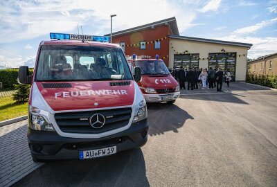 Feierliche Übergabe: Neues Gerätehaus für Feuerwehr Alberoda in Aue - Feierliche Übergabe: Neues Gerätehaus für Feuerwehr Alberoda. Foto: Niko Mutschmann