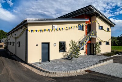 Feierliche Übergabe: Neues Gerätehaus für Feuerwehr Alberoda in Aue - Feierliche Übergabe: Neues Gerätehaus für Feuerwehr Alberoda. Foto: Niko Mutschmann