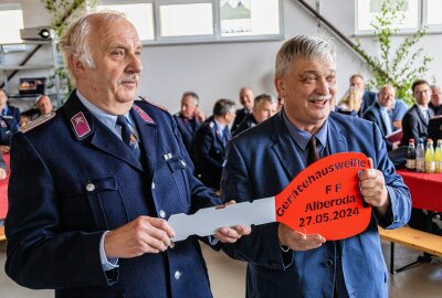 Feierliche Übergabe: Neues Gerätehaus für Feuerwehr Alberoda in Aue - Feierliche Übergabe: Neues Gerätehaus für Feuerwehr Alberoda. Foto: Niko Mutschmann