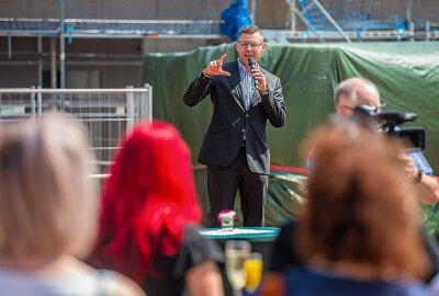 Feierliches Richtfest in Neukirchen: Neue Grundschule nimmt Form an - Neue Grundschule Neukirchen - Richtfest neue Grundschule Neukirchen - Im Bild ist Bürgermeister Sascha Thamm. Foto: Georg Ulrich Dostmann