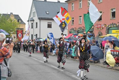 Festumzug in Lugau: 825 Jahre Stadtgeschichte auf zwei Kilometern - Einer der Höhepunkte der Lugauer Festlichkeiten war der große Festumzug. Foto: Ramona Schwabe