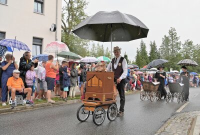 Festumzug in Lugau: 825 Jahre Stadtgeschichte auf zwei Kilometern - Einer der Höhepunkte der Lugauer Festlichkeiten war der große Festumzug. Foto: Ramona Schwabe