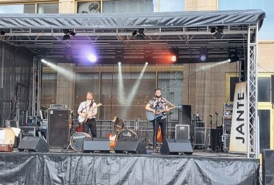 "Fete de la Musique" sorgt für grandiose Stimmung in Chemnitzer City - "Fete de la Musique" füllt die Chemnitzer Innenstadt mit Leben. Im Bild: Jante. Foto: Anika Weber