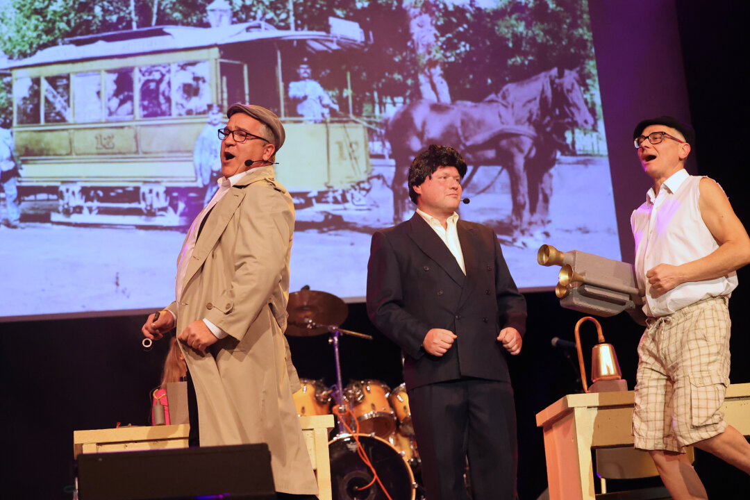 Feuchtfröhliche Sause in ausverkaufter Plauener Festhalle - Beim TVF-Musical wurde die Obrigkeit nach allen Regeln der Kunst gefilmt.