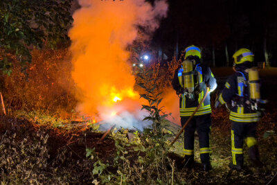 Feuerschein in Lößnitz: Anwohner alarmieren Feuerwehr - 