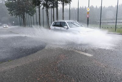 Feuerwehr bei Starkregen und Sturm im Dauereinsatz: Wasserchaos in Annaberg - Am Nachmittag kam es zu starkem Regen in Annaberg-Buchholz. Foto: Bernd März