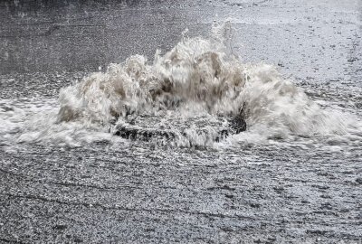 Feuerwehr bei Starkregen und Sturm im Dauereinsatz: Wasserchaos in Annaberg - Am Nachmittag kam es zu starkem Regen in Annaberg-Buchholz. Foto: Bernd März