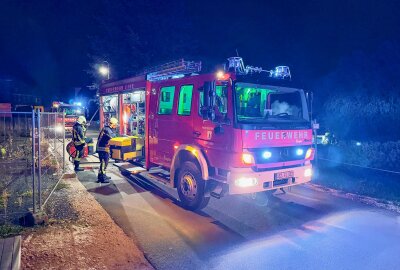 Feuerwehr-Einsatz im Erzgebirge: Anwohner bemerkt starke Rauchentwicklung - Ein Anwohner nahm auf der Schillerstraße starke Rauchentwicklung und einen Feuerschein wahr.  Foto: Daniel Unger